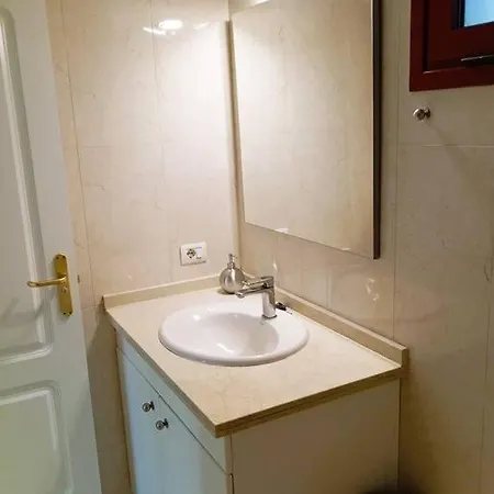 Piso Moderno Con Wifi Y Piscina 아파트 *