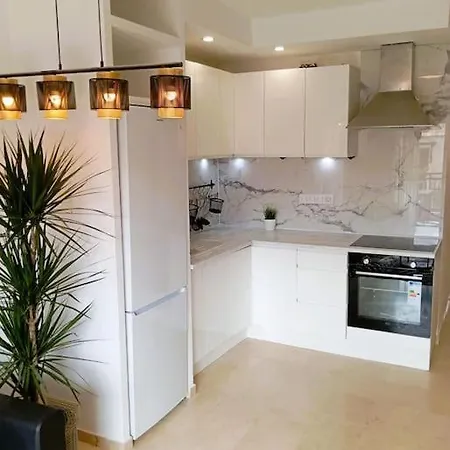 Piso Moderno Con Wifi Y Piscina