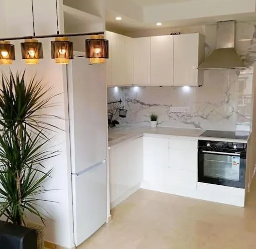 Piso Moderno Con Wifi Y Piscina